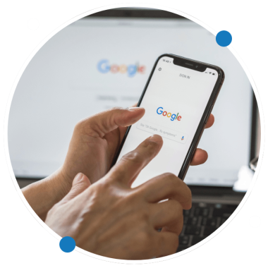 Hands holding a smart phone using Google Search